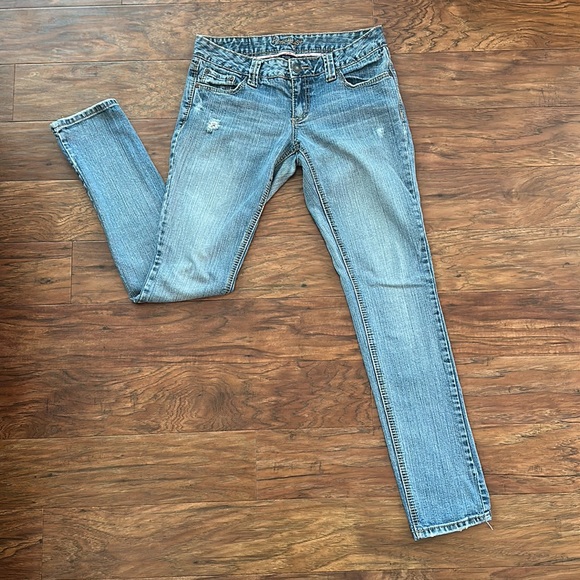 Vintage Amethyst light wash distressed jeans - Picture 2 of 12